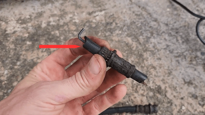 It is demaged brake hose image.